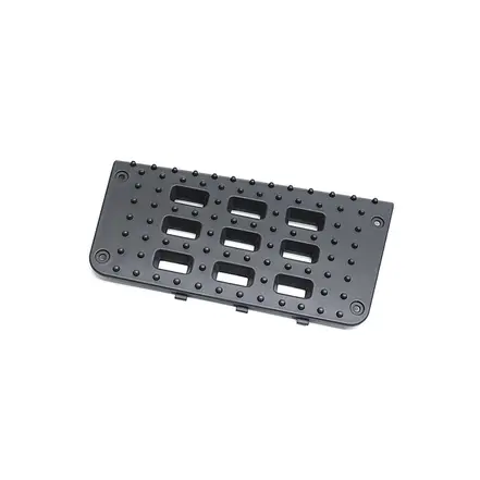 Tapete do Estribo Inferior Lado Direito Preto para Volkswagen Constellation 2T28216829B9