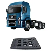 Tapete do Estribo Inferior - LE Cinza VW Constellation 2S28216814M2